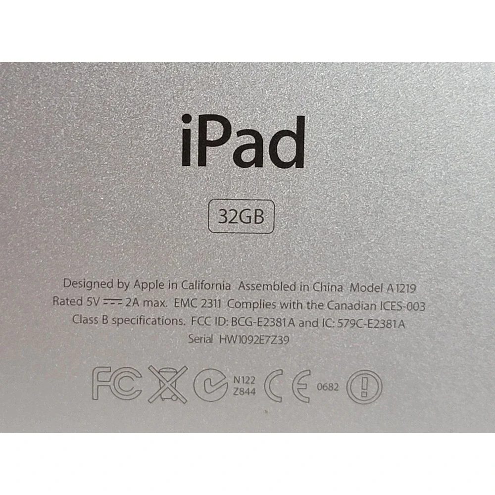 Lot of 2 Apple iPad 1st Generation (16GB/32GB) A1219 A1337 WiFi/3G Cleaned Works